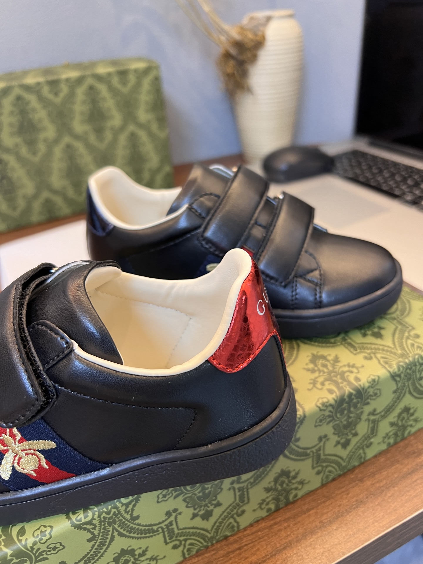 Children's shoes child
